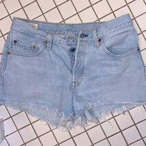 Levi’s 501 Vintage Original High-Rise Shorts in size W28.